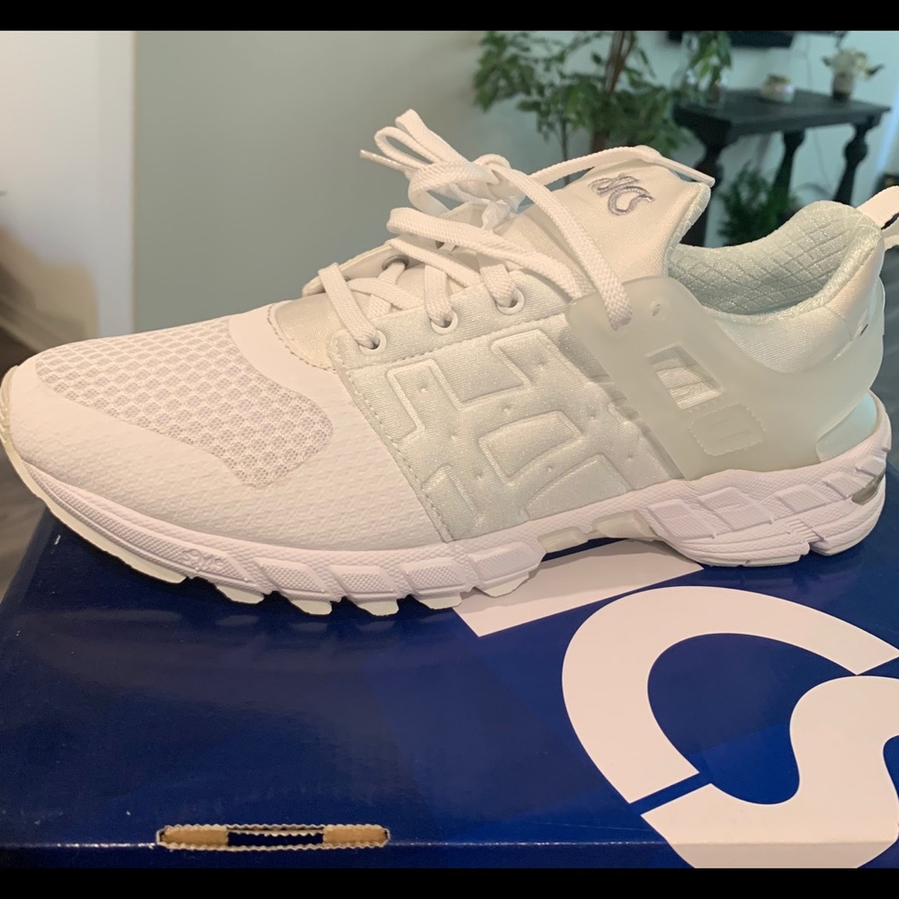 Woman’s ASICS GT DS